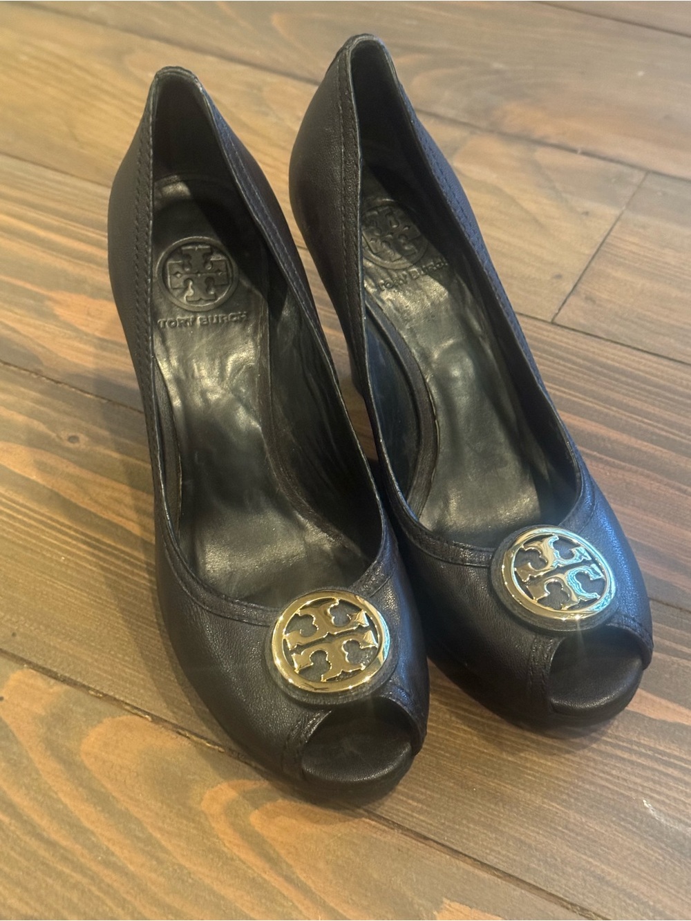 Tory Burch Wedge Heels 9.5M Black Leather - Picture 2 of 16